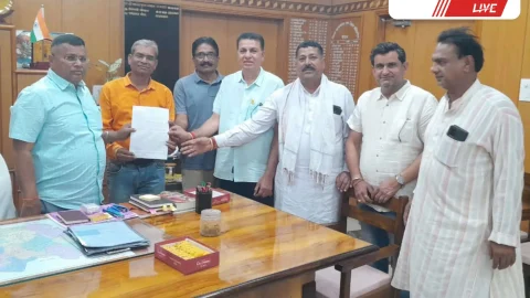 काटली नदी के पुनर्जीवन को लेकर झुंझुनूं कलेक्टर को सौंपा ज्ञापन