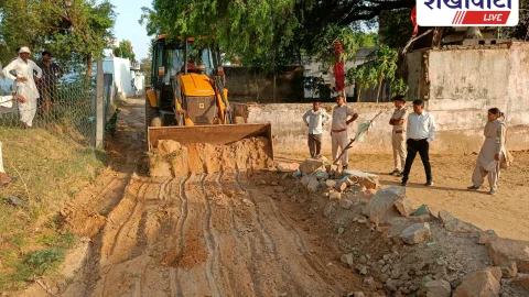 रास्ते से अतिक्रमण हटाया, ग्रामीणों ने जताया आभार