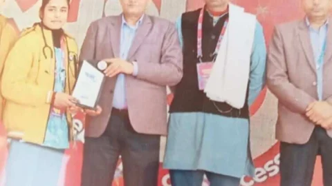 इस्लामपुर की बेटी कोमल सैनी बनेगी डॉक्टर, सीकर में किया सम्मानित