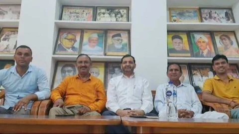 विश्व शांति को लेकर आदर्श समाज समिति इंडिया के कार्यालय में हुई बैठक