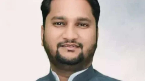 नगर पालिका नवलगढ़ के अध्यक्ष, उपाध्यक्ष एवं एक महिला पार्षद निलंबित, पूर्व विधायक शर्मा ने बताया वर्तमान विधायक व सरकार की ओछी मानसिकता