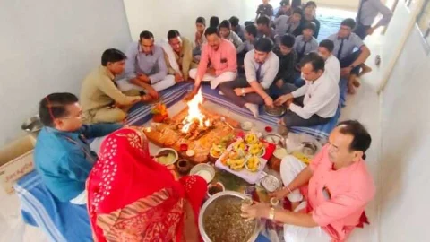 स्कूल छात्रावास में हुआ हवन एवं पूजा का आयोजन