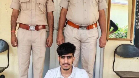 15000 रूपये के ईनामी बदमाश रोनक को किया गिरफ्तार