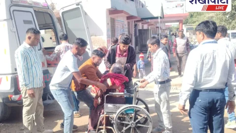 हादसा: मोटरसाइकिल गिरने से मां-बेटा घायल