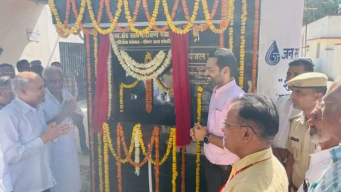 जिला कलेक्टर ने आधुनिक तकनीक से निर्मित जलदाय विभाग की पेयजल टंकी का किया अनावरण