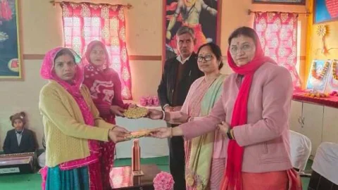 आदर्श विद्या मंदिर रतनगढ़ में मातृ शक्ति सम्मेलन आयोजित