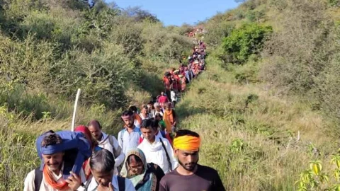 24 कोसी परिक्रमा का नेतृत्व कर रही ठाकुर जी की पालकी लोहार्गल पहुंची