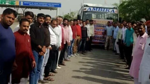 कुम्हार प्रजापति महाकुंभ में शामिल होने के लिए कुम्हार समाज के लोग हुए रवाना