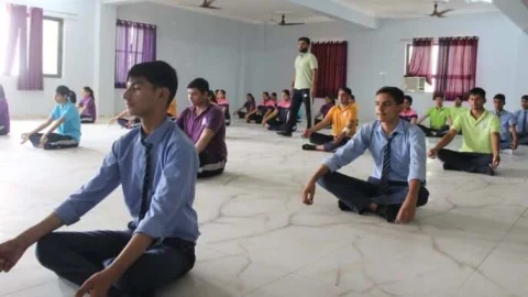 प्रिंस कैरियर इंस्टीट्यूट में अंतरराष्ट्रीय योग दिवस मनाया