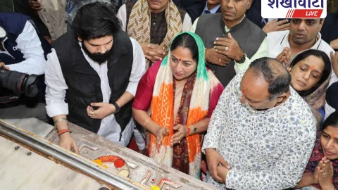 खाटूधाम में दिल्ली सीएम रेखा गुप्ता ने टेका शीश, खुशहाली की कामना