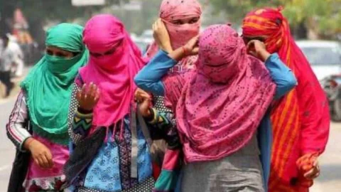 पर्याप्त पानी और घरेलू पेय पीएं, धूप से बचें, दोपहर में नहीं करें भारी श्रम वाले काम