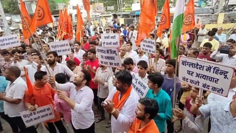 बांग्लादेश में हिंदुओं पर हो रहे अत्याचार को लेकर निकाली रैली