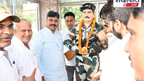 नेता प्रतिपक्ष टीकाराम जूली ने झुंझुनूं में शहीद को दी श्रद्धांजलि