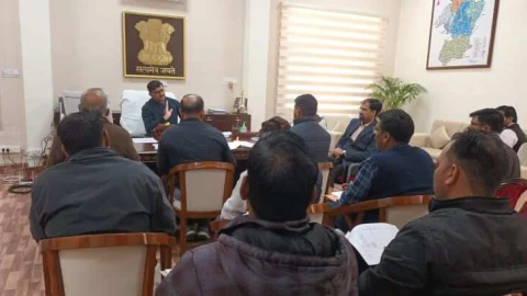 पेंशन, पेयजल, टूटी पाइपलाइन के शिकायतों पर त्वरित कार्रवाई के निर्देश