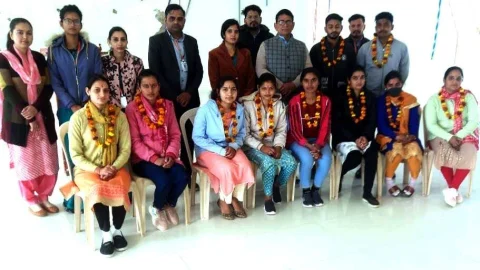 करियर महाविद्यालय में नवांगतुक विद्यार्थियों का स्वागत