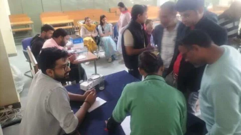 ढूकिया हॉस्पिटल ने पॉलिटेक्निक कॉलेज में लगाया स्वास्थ्य शिविर