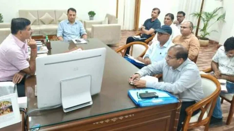 अनावश्यक स्पीड ब्रेकरो को हटवाने की कार्यवाही करे – जिला कलेक्टर