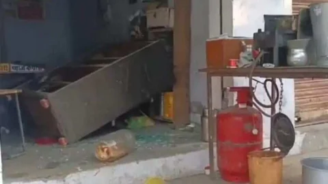 सादुलपुर में सिगरेट नहीं देने पर दुकानदार से झगड़ा