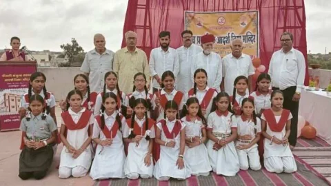 आदर्श विद्या मन्दिर में 78 वें स्वतंत्रता दिवस