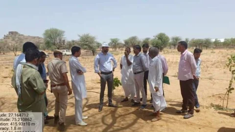 जिला कलेक्टर चौधरी ने दांतारामगढ़ में नरेगा एवं वाटरशेड के विकास कार्यों का किया निरीक्षण