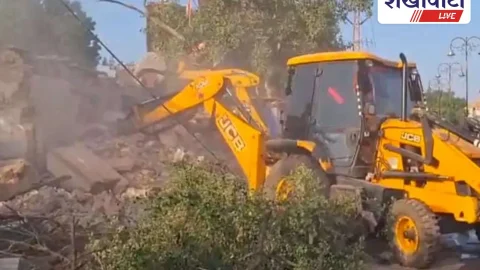 Churu News: नगर परिषद की बड़ी कार्रवाई: रेलवे स्टेशन चुंगी नाका भवन ध्वस्त