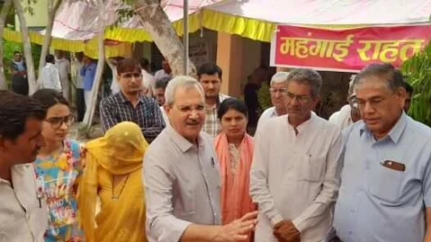 संभागीय आयुक्त ने देवरोड़, गाड़ाखेड़ा एवं स्वामी सेही में चल रहे महंगाई राहत कैंप का किया निरिक्षण