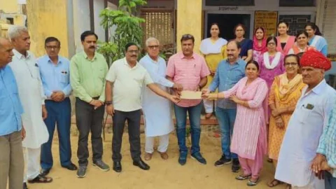 एपीसी तेतरवाल को सौंपा दो लाख का चेक,तीन लाख के कार्यो की और हुई घोषणा