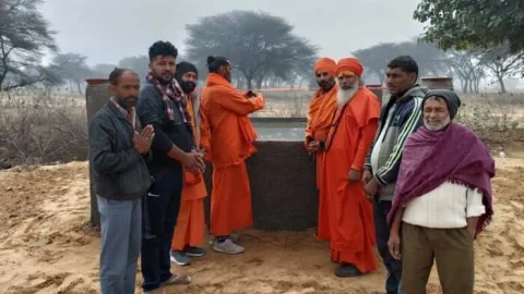 गोगामेङी मंदिर परिसर में पक्षियों के लिये बनवाये गए चबूतरे का लोकार्पण