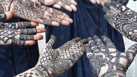 ज्योति विद्यापीठ सीनियर सेकेंडरी स्कूल में मेहंदी तथा अंग्रेजी वाद- विवाद प्रतियोगिता आयोजित