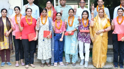 झुंझुनूं: न्यू राजस्थान बालिका कॉलेज में टॉपर्स का सम्मान