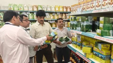 मिलावट के खिलाफ अभियान : डी-मार्ट पर मिला नकली घी