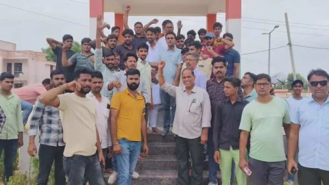 शहीदों के सम्मान में भाजपा युवा मोर्चा ने निकाली तिरंगा यात्रा