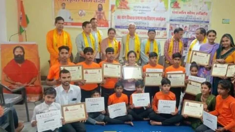 झुन्झुनूं में योग शिक्षको का सम्मान किया