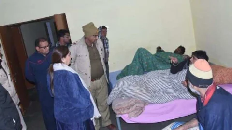 जिला कलक्टर पुष्पा सत्यानी ने देर रात किया रैन बसेरे का निरीक्षण