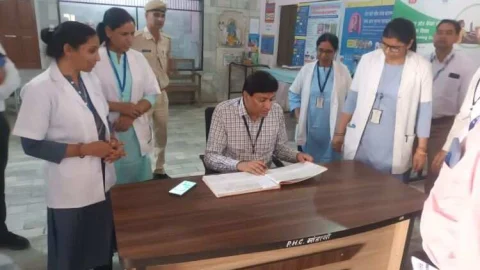 प्रभारी सचिव डॉ समित शर्मा का झुंझुनूं दौरा : सरकारी कार्यालयों एवं अस्पतालों का किया निरीक्षण