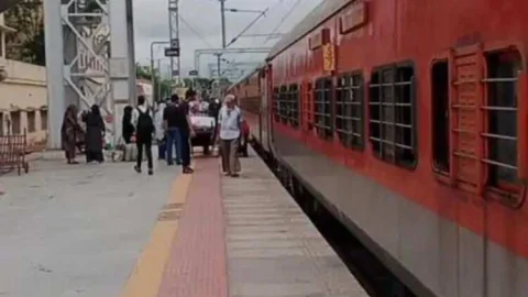 युवक के आत्महत्या करने से जुडी खबर