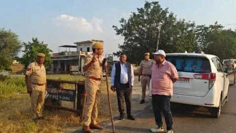 जिला कलेक्टर और एसपी ने किया हरियाणा बॉर्डर से जुड़ी चेक पोस्ट्स का दौरा