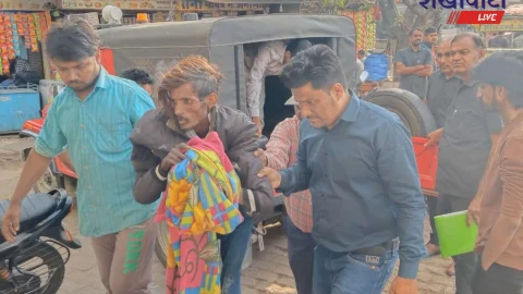 नगर परिषद ने दिखाई मानवता, असहाय व्यक्ति को रैन बसेरा पहुँचाया