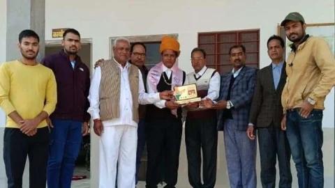 विभागीय पदोन्नति मिलने पर वरिष्ठ शारीरिक शिक्षक का किया अभिनंदन