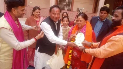 वसुंधरा राजे ने लगाई शाकम्बरी माता के दरबार में धोक