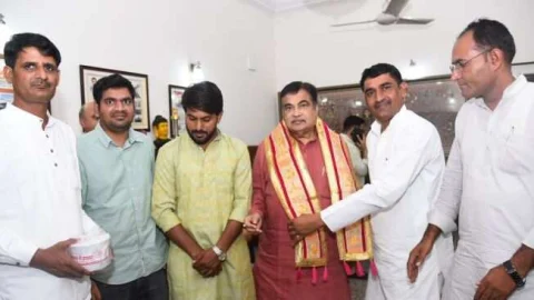 परिवहन मंत्री नितिन गडकरी से भाजपा नेता राजेश कटेवा की मुलाकात