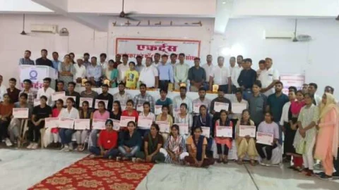 एफर्ट्स का नौवा चेक वितरण कार्यक्रम सम्पन्न