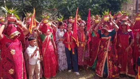 श्रद्धालुओं ने कलश यात्रा निकाली, जय माता दी के जयकारे से गूंज उठा आसमान