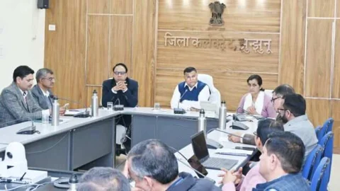 साप्ताहिक समीक्षा बैठक में जिला कलेक्टर रामावतार मीणा ने दिए निर्देश