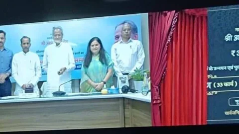 राजस्थान की सड़कें पड़ौसी राज्यों से बेहतर – अशोक गहलोत