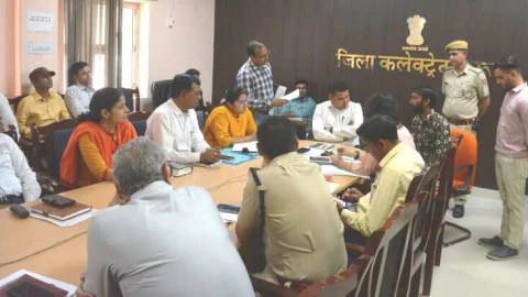 जिला कलक्टर ने जिला स्तरीय जनसुनवाई में सुने जन अभाव-अभियोग