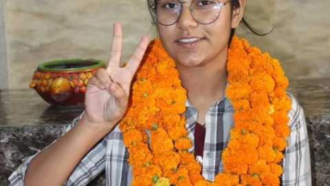 डिफेन्स स्कूल की महिमा शर्मा ने 12 वीं कला वर्ग में 98 प्रतिशत के साथ रचा इतिहास, ‘आईएएस बनने का है सपना’