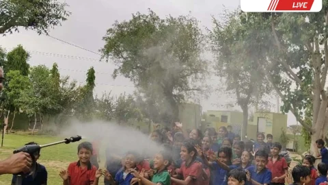 रेन डांस पार्टी में झूमे बच्चे – सीकर में सरकारी स्कूल की पहल