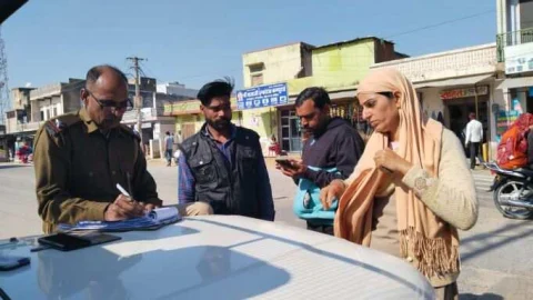 पुलिस की चली कलम, कई दुपहिया वाहन किए जब्त