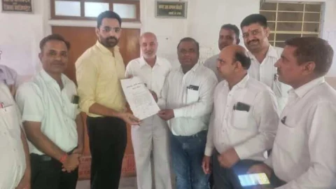 लक्ष्मणगढ़ अभिभाषक संघ का प्रतिनिधि मंडल मिला जिला कलक्टर से, दिया ज्ञापन